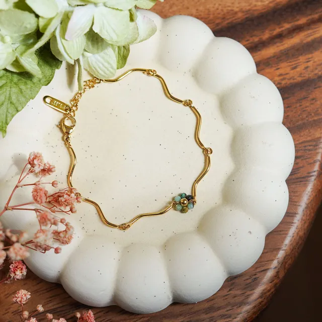 Flowrette Anémone bracelet doré perles vert émeraude