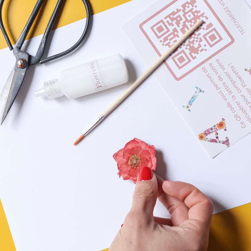 Flowrette Loisirs créatifs Kit DIY herbier abécédaire rouge