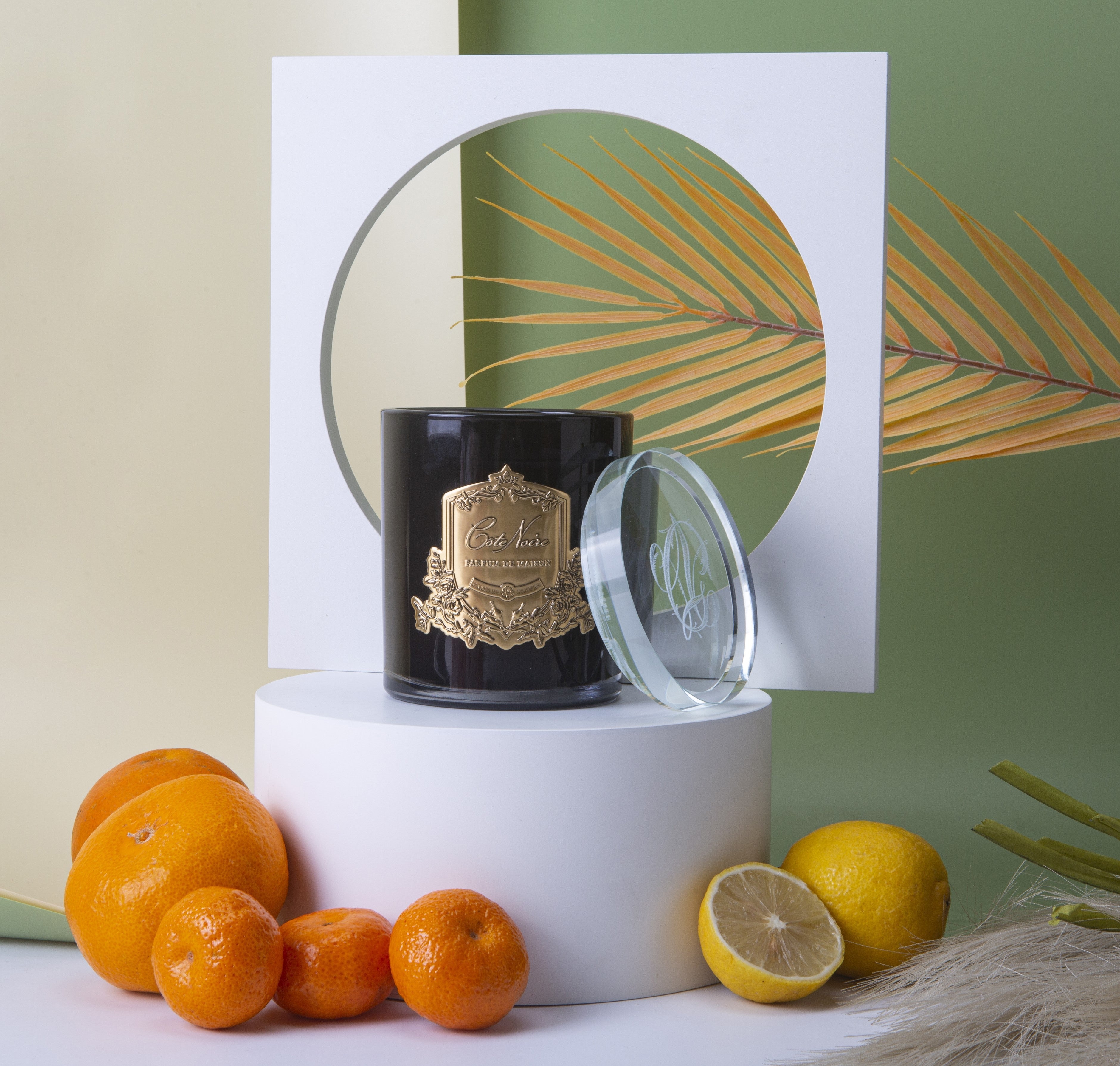 Côte Noire Soy Blend Candle bougie persian lime 450g doré