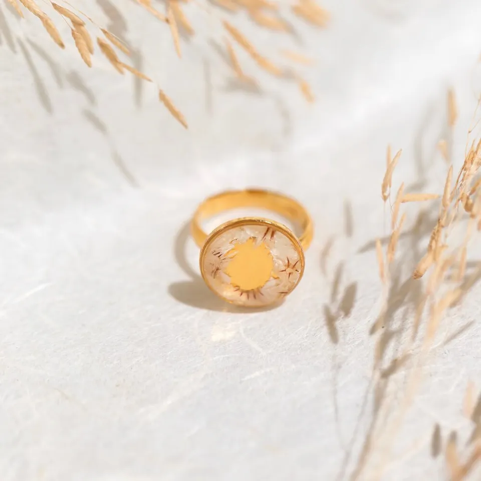 Flowrette Alba bague fleurs séchées dorée ajustable