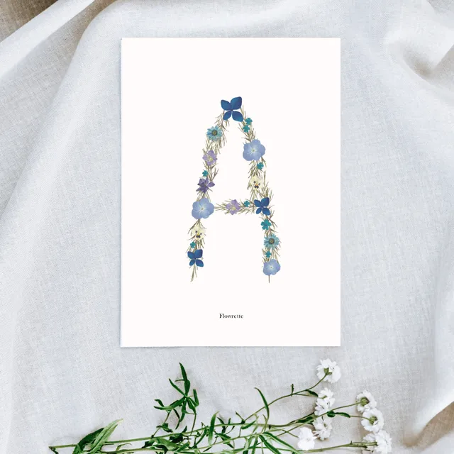 Flowrette Décoration affiche lettre bleue A5 herbier naissance