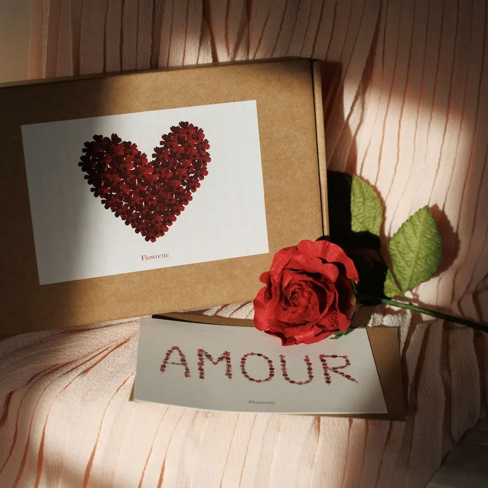 Flowrette coffret Amour rose papier rouge Saint-Valentin