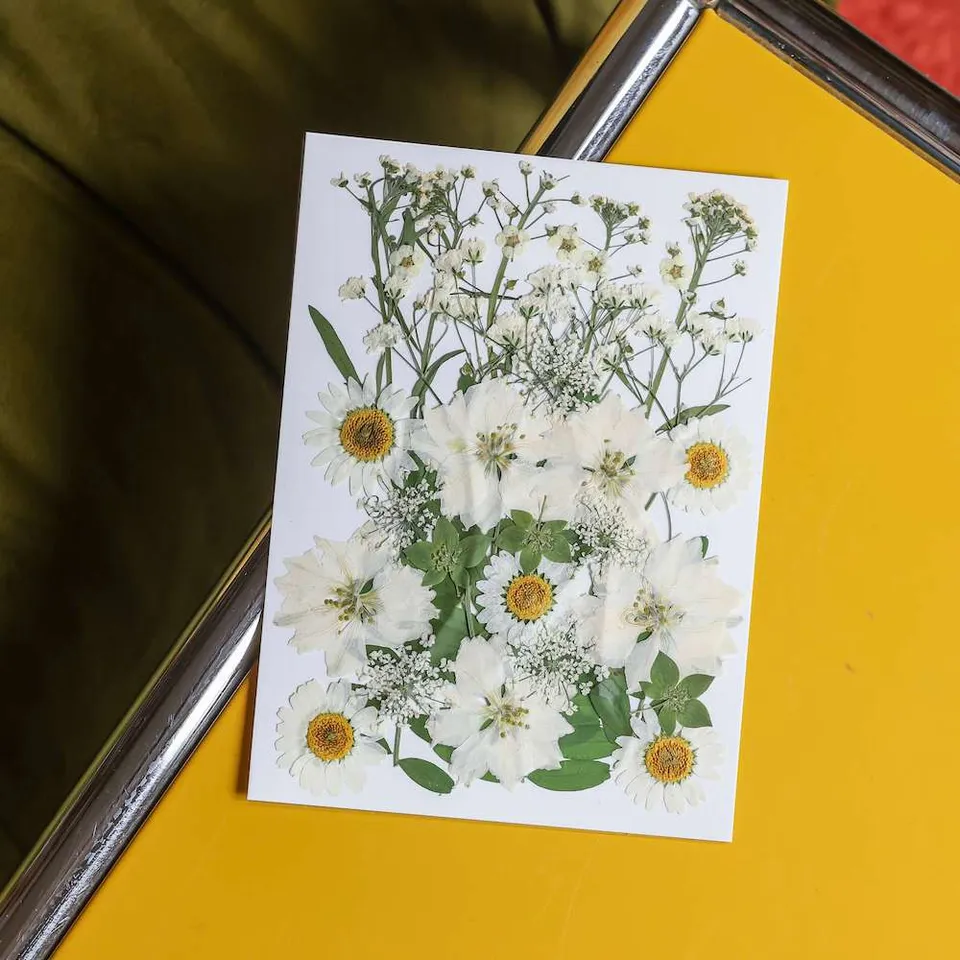 Flowrette pochette fleurs pressées vertes blanches DIY