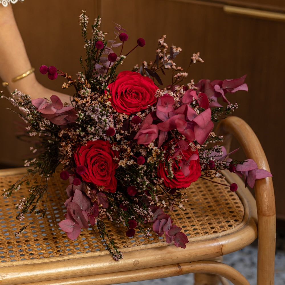 Flowrette Montaigne bouquet fleurs stabilisées roses rouges