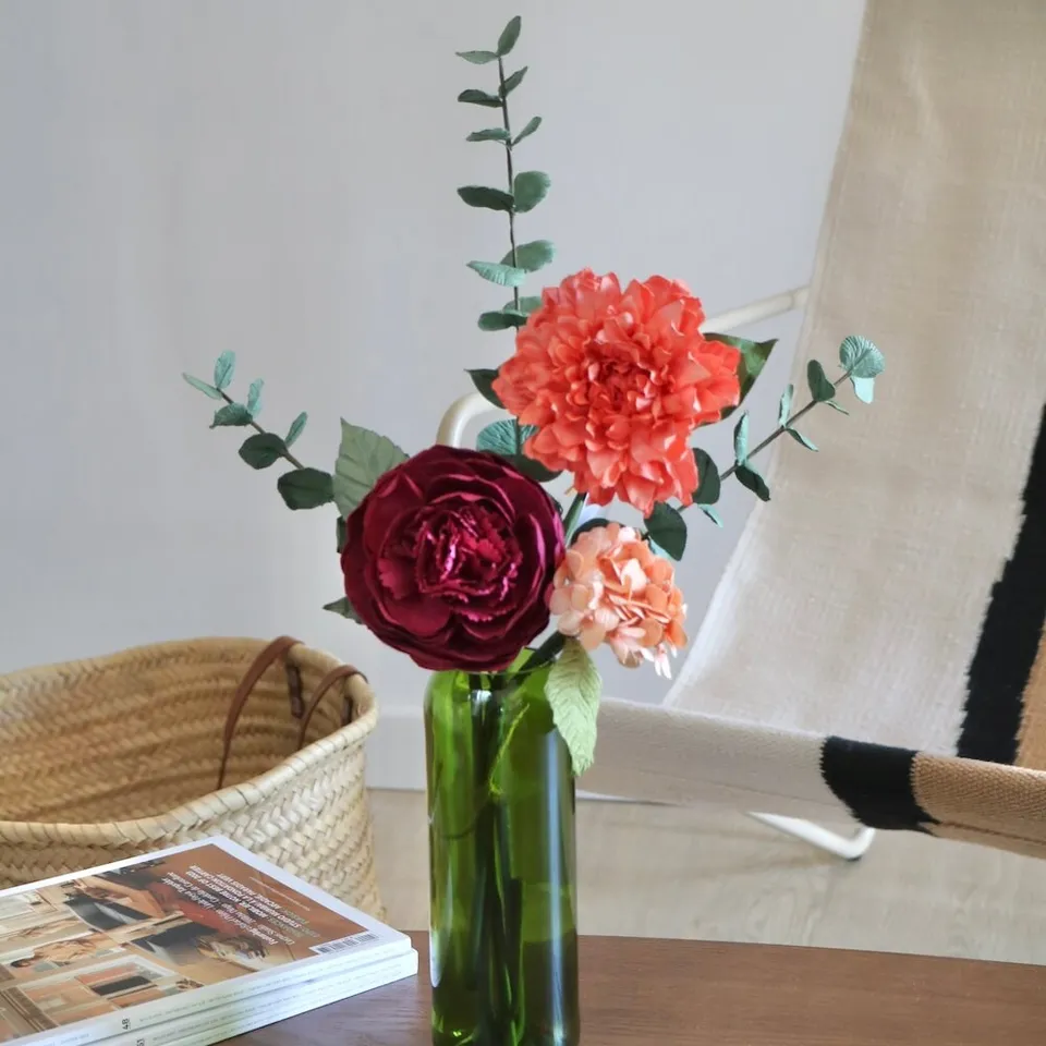Flowrette Basquiat bouquet fleurs en papier bordeaux