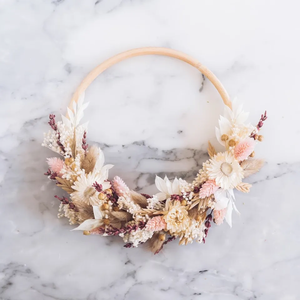 Flowrette Java couronne murale fleurs séchées bambou