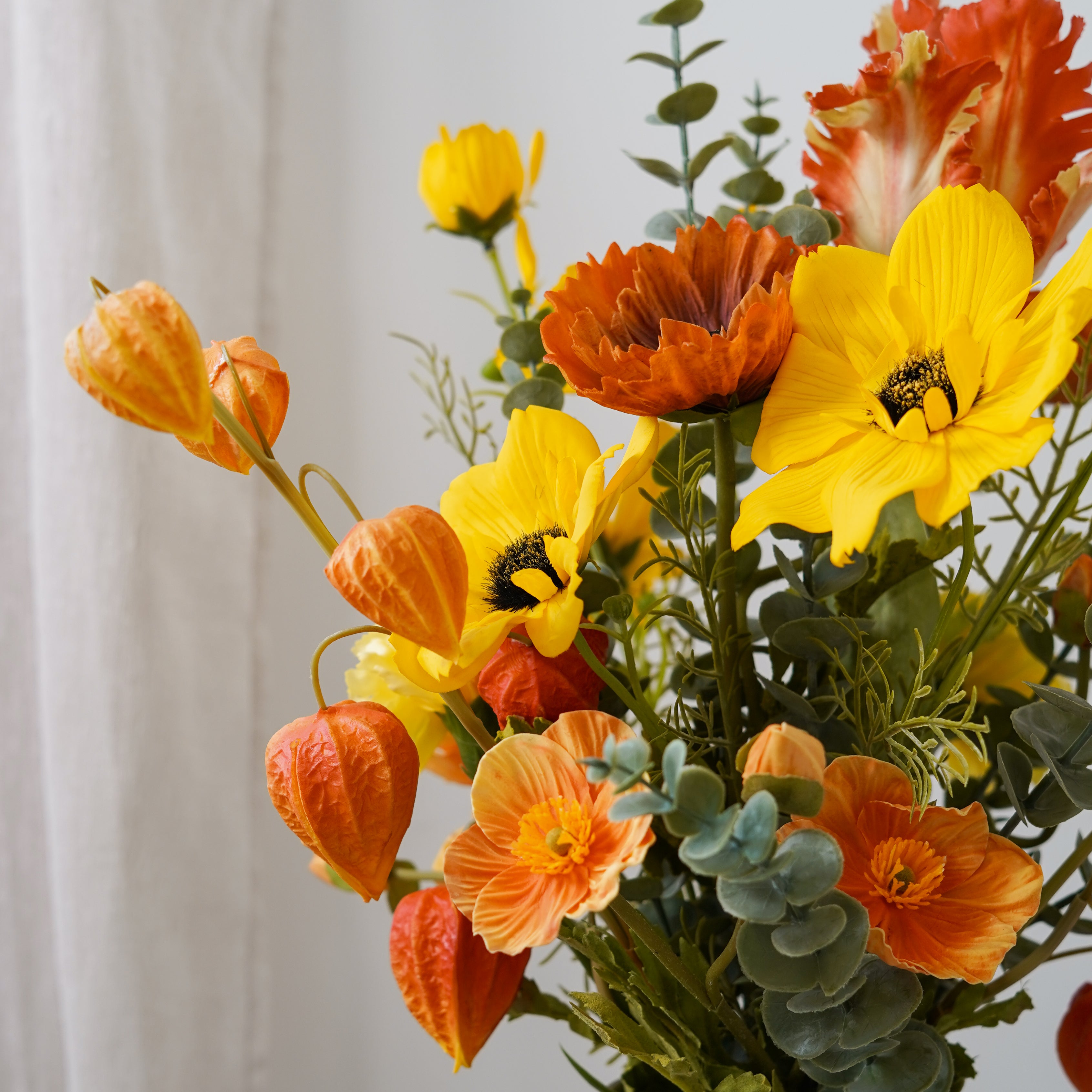 Flowrette Caroline bouquet fleurs artificielles orange jaune