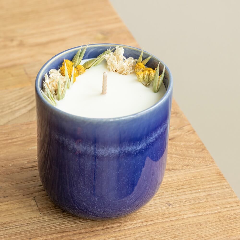 Flowrette Bougie fleurie bougie pot céramique bleu 250 ml coton