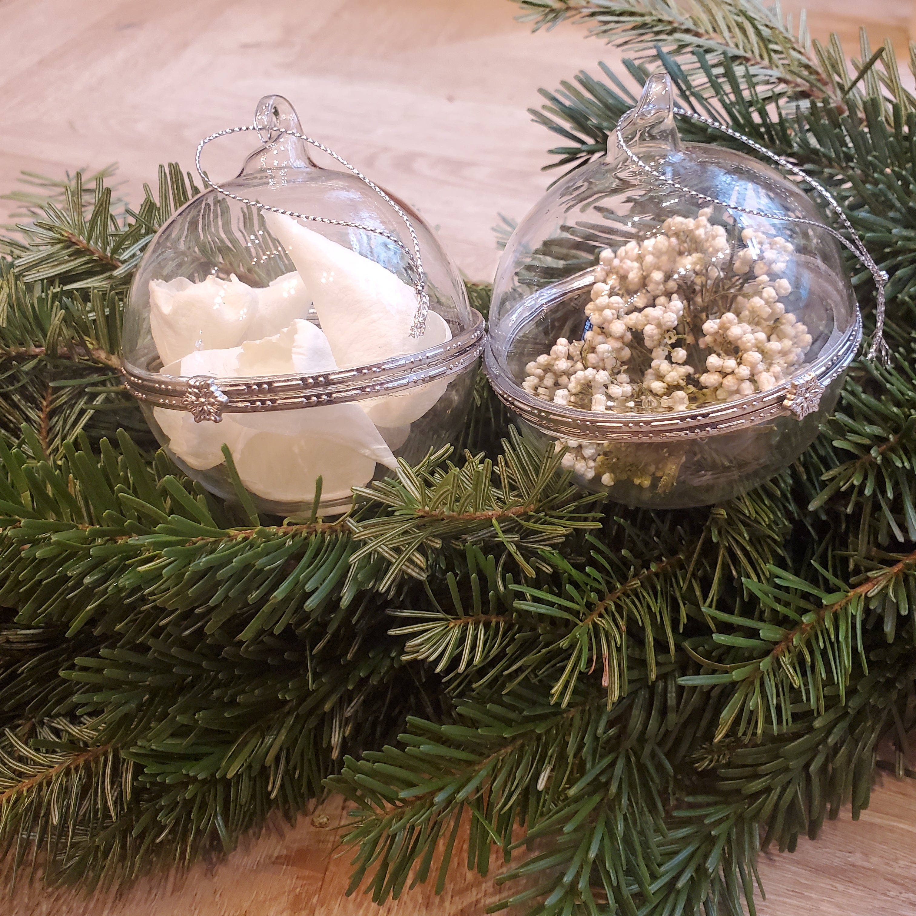 Ateliers Ouchamp Cadeaux boules de Noël blanches lot 4