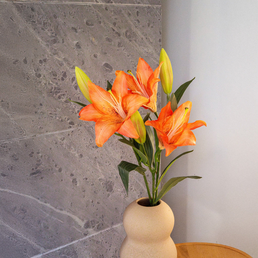 Flowrette Lys orange fleur artificielle tige x1 toucher naturel