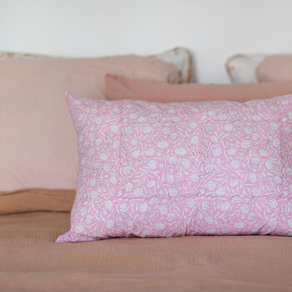 Flowrette Gaya housse de coussin rose blanc