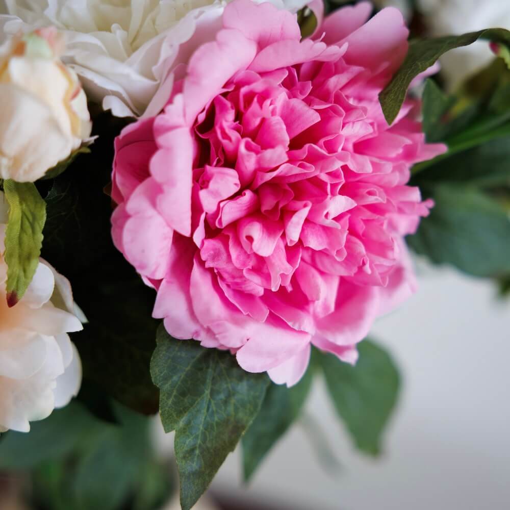 Flowrette Pivoine rose foncé fleur artificielle x1 Real Touch