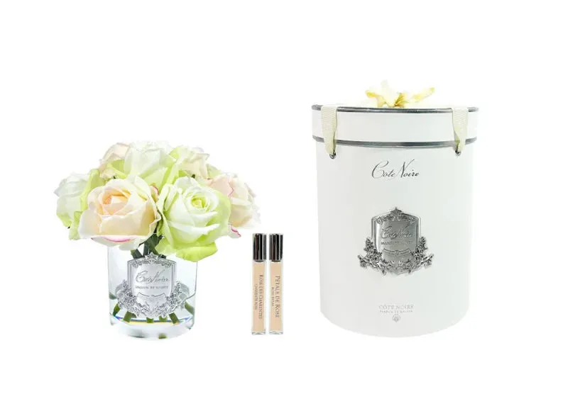 Côte Noire GRB09 bouquet boutons roses blush vase clair