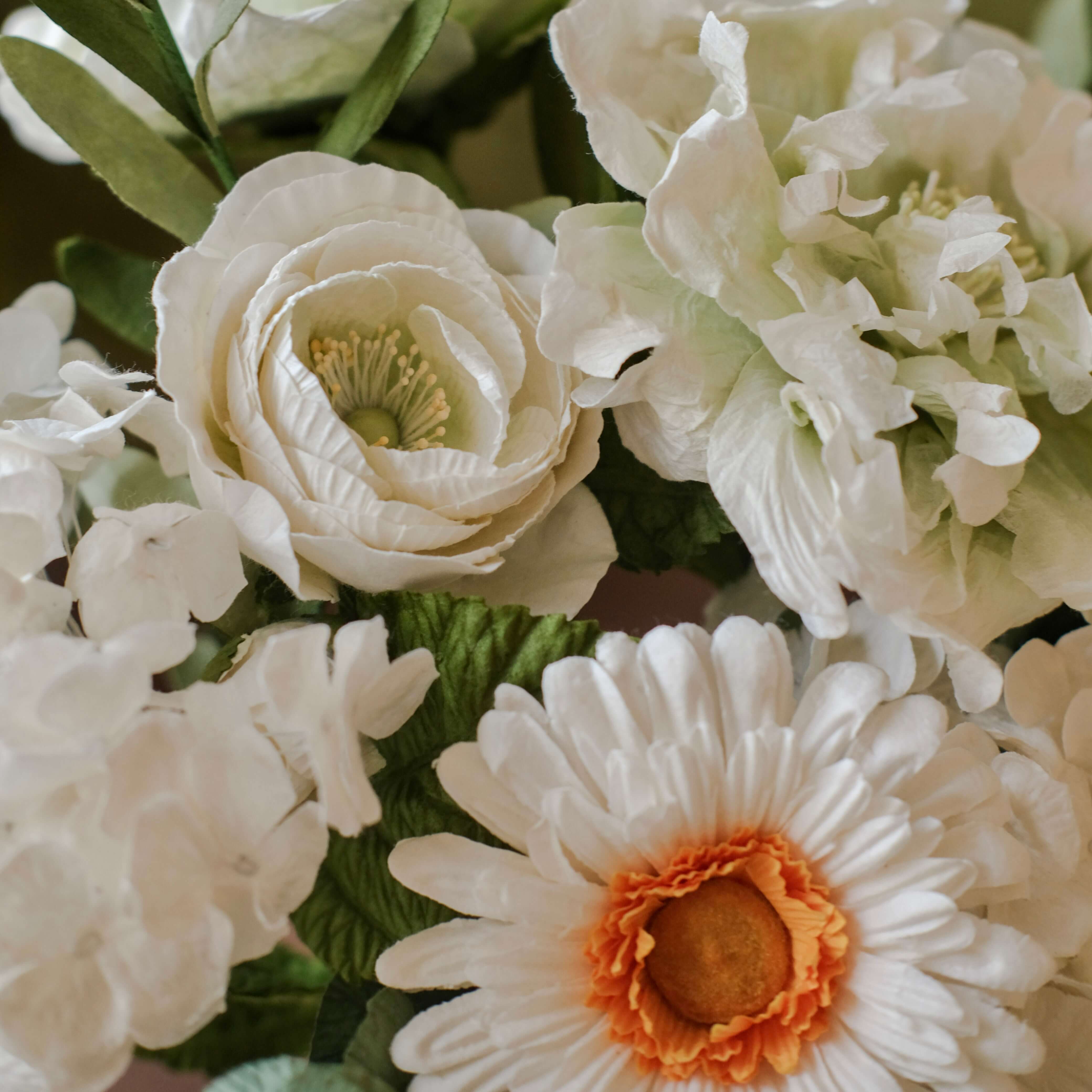 Flowrette Alma bouquet fleurs papier blanc hortensia