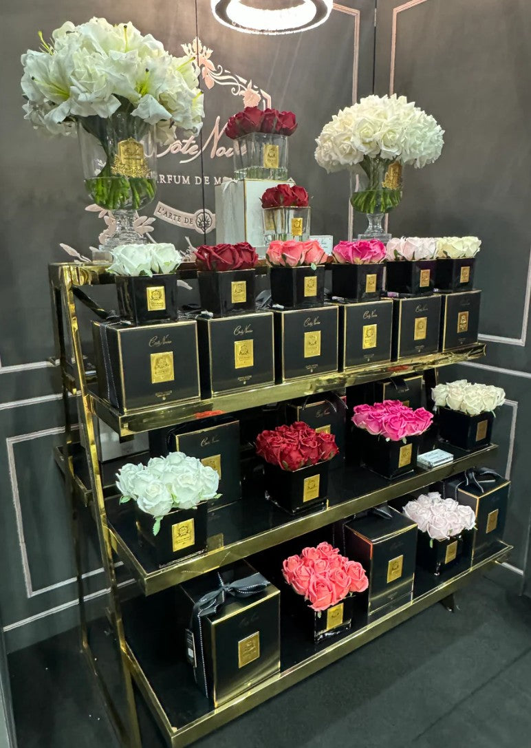 Côte Noire Versailles lys roses artificielles blanc vase doré
