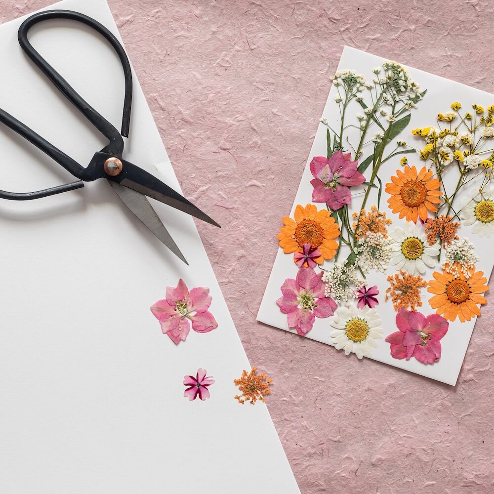 Flowrette Loisirs créatifs kit DIY herbier abécédaire rose