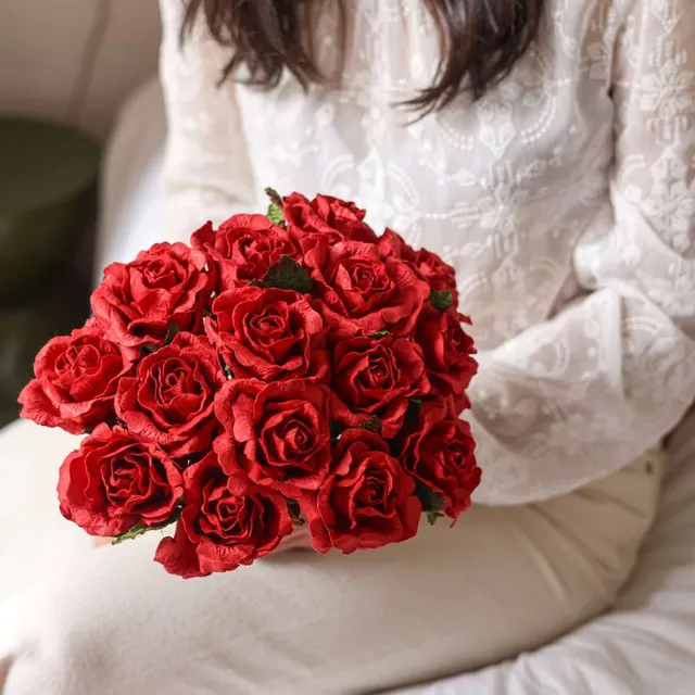 Flowrette Grand Amour bouquet papier roses rouges taille S