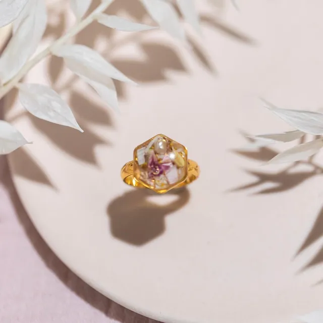 Flowrette Scarlette bague fleurs séchées réglable dorée