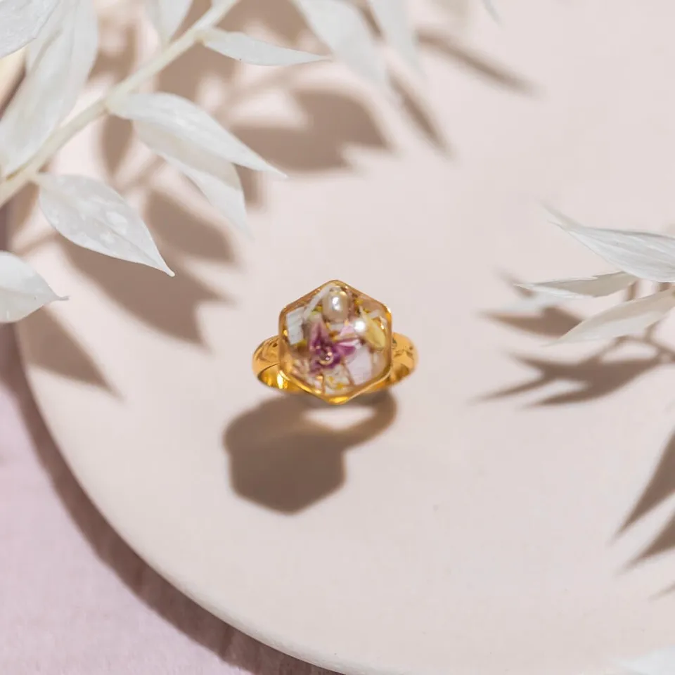 Flowrette Scarlette bague fleurs séchées réglable dorée
