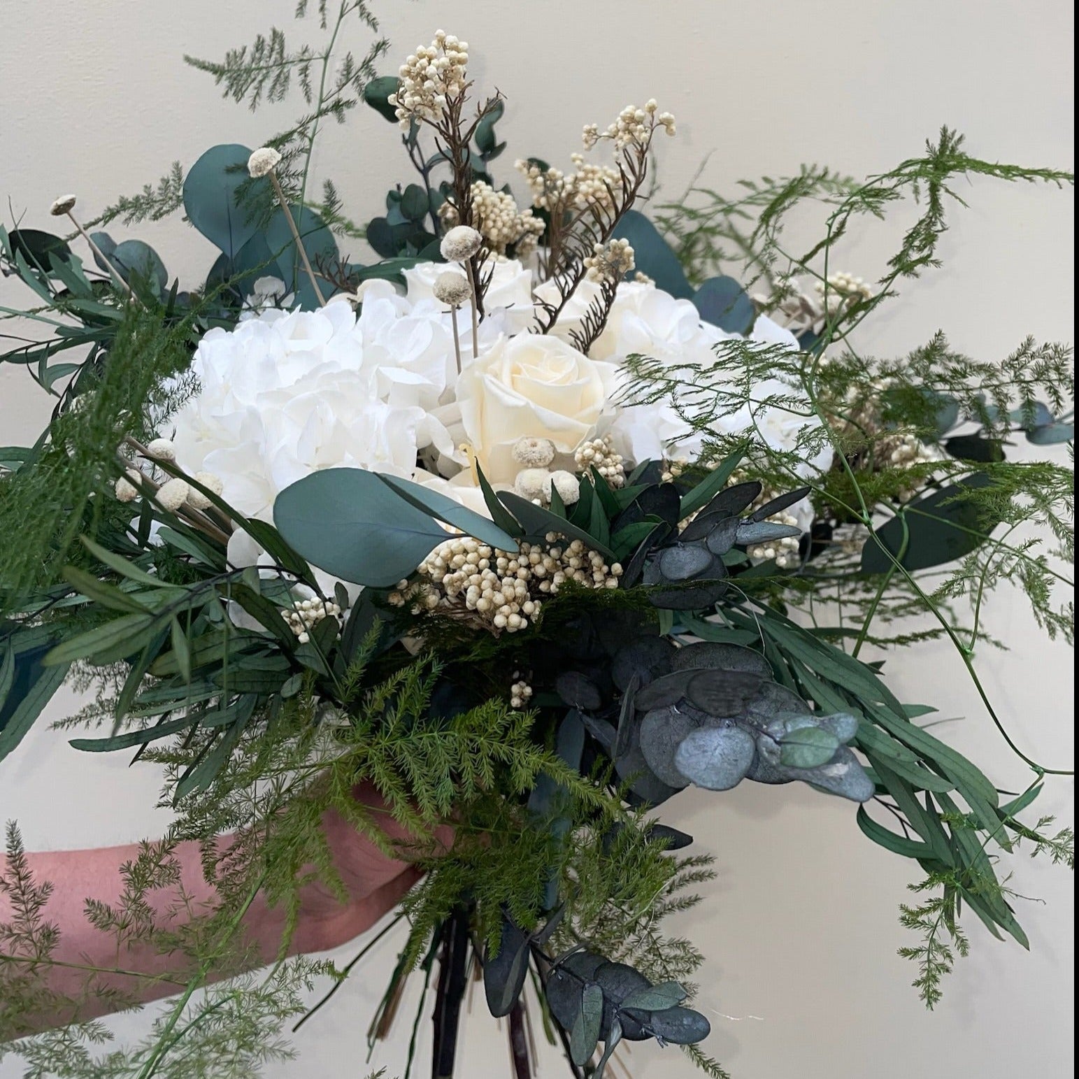 Ateliers Ouchamp Exelmans bouquet blanc 40 cm roses