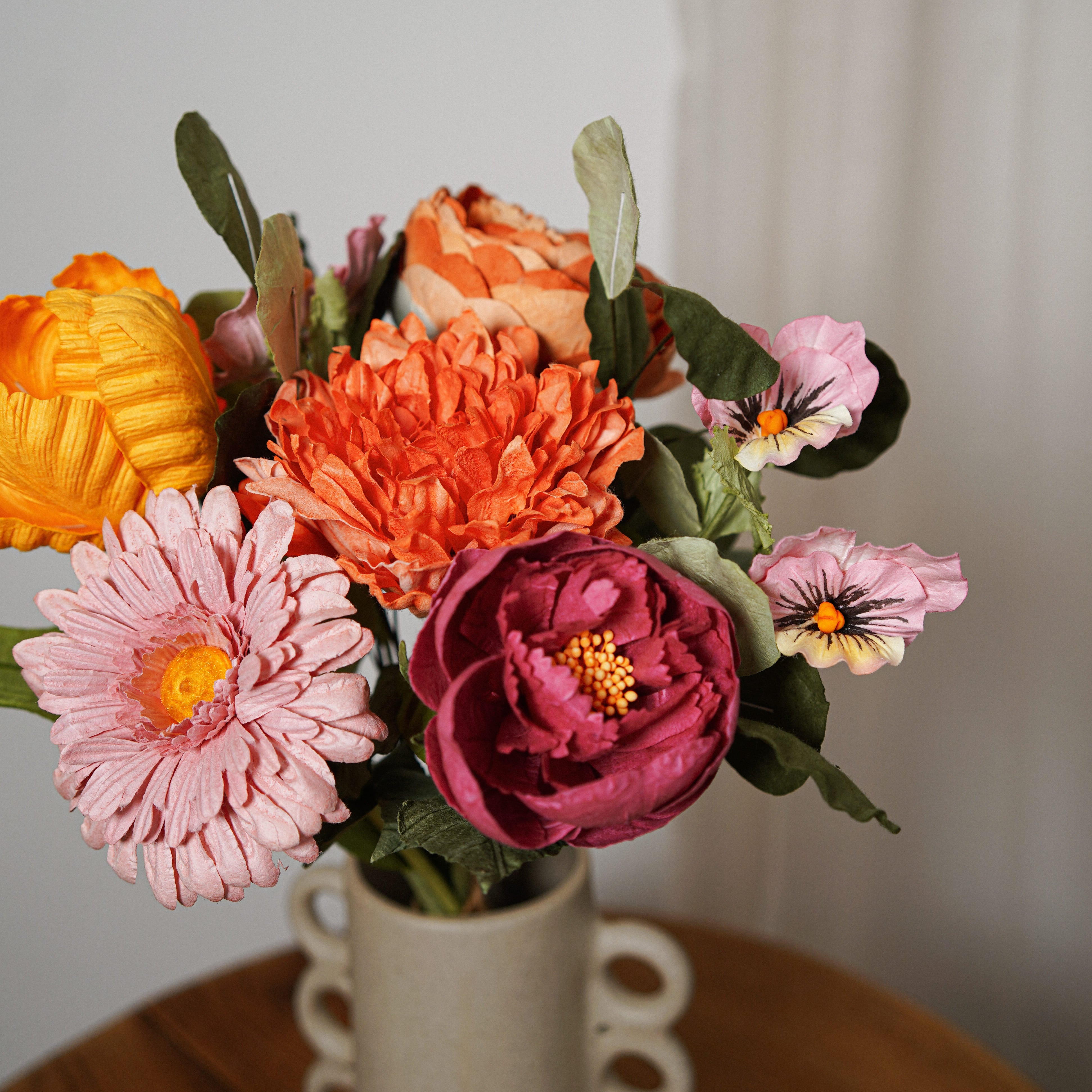Flowrette Manet bouquet fleurs en papier rouge rose