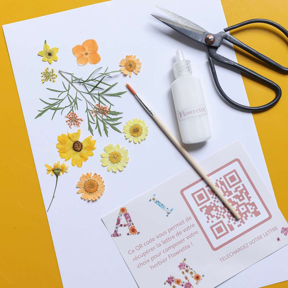 Flowrette Herbier kit DIY fleurs pressées jaune lettre