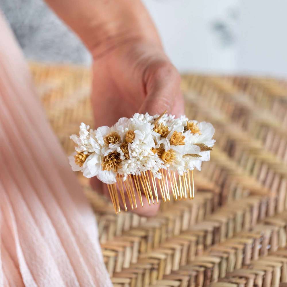 Flowrette Peigne Léna bijou cheveux fleurs séchées blanches