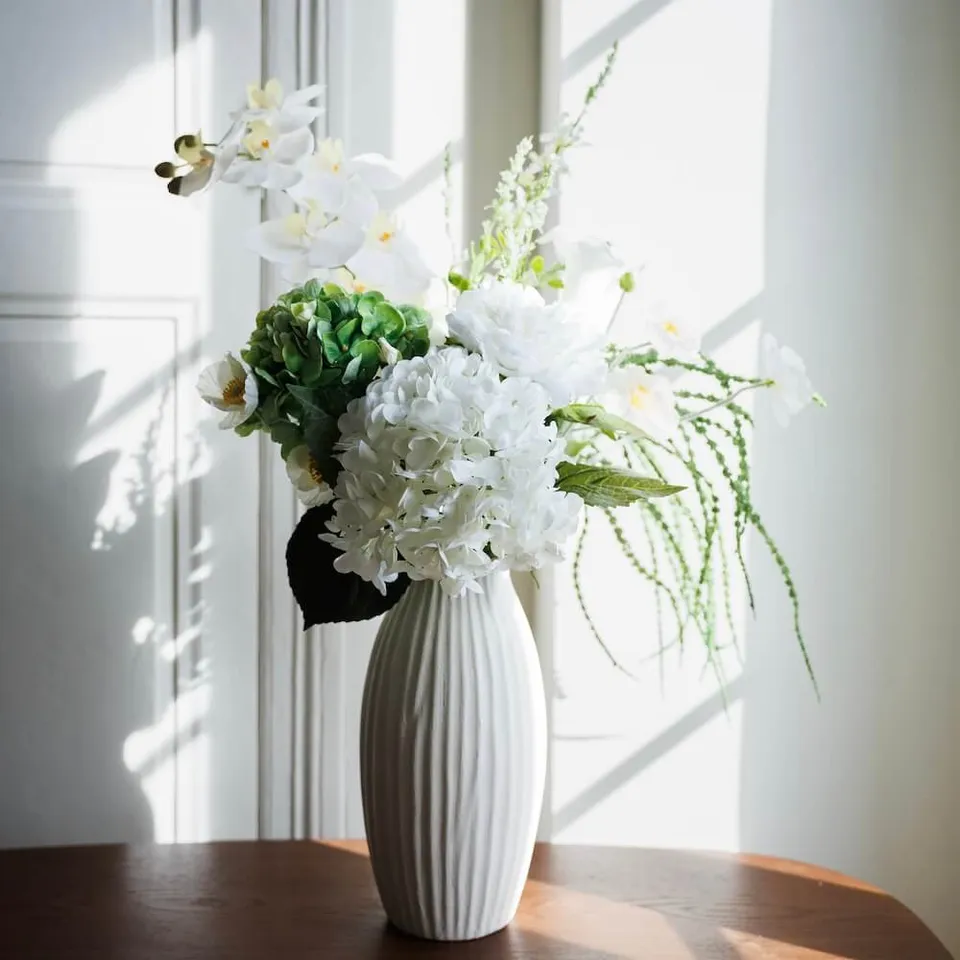 Flowrette Rosaline bouquet artificiel blanc et vert Real Touch