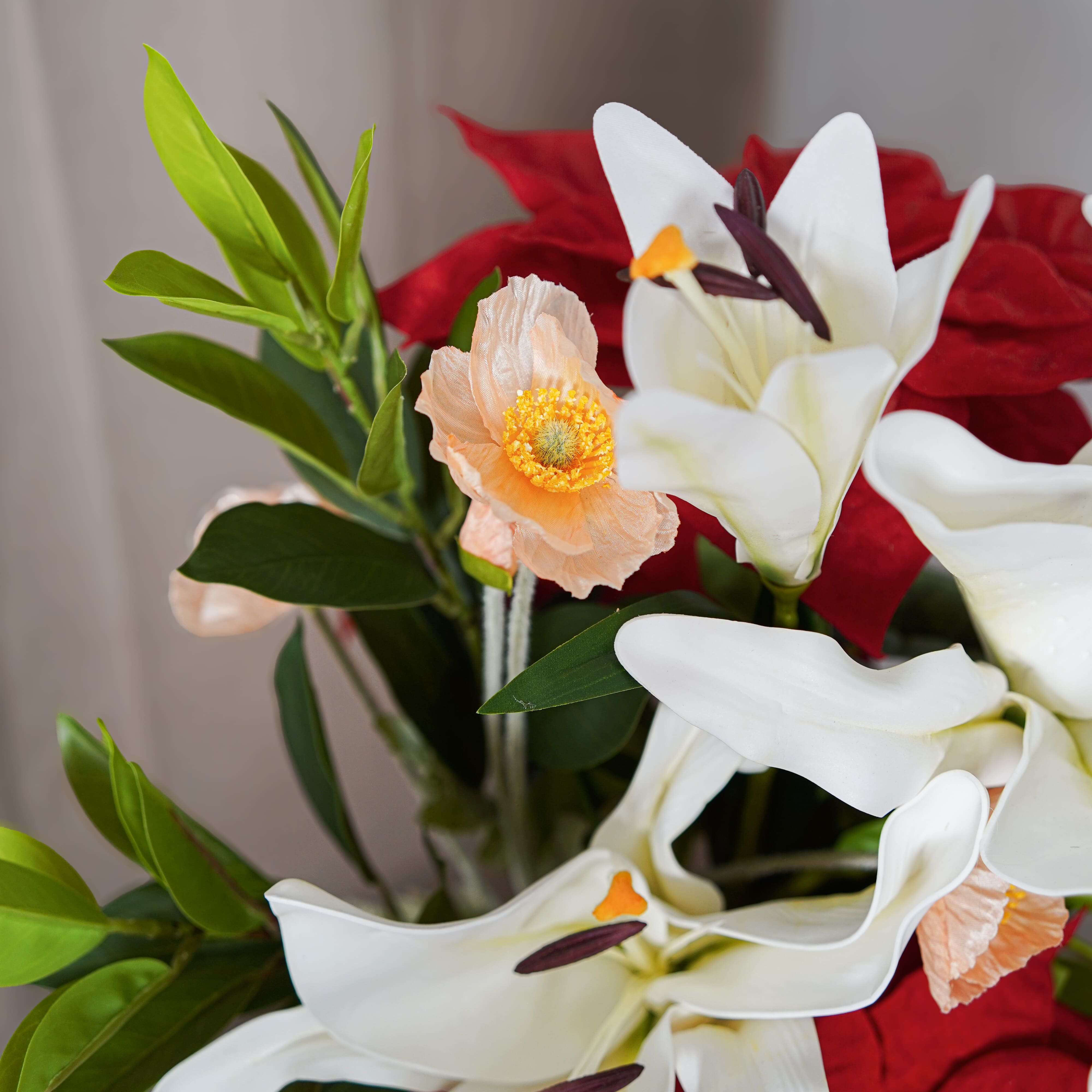 Flowrette Célestine bouquet artificiel blanc corail Noël
