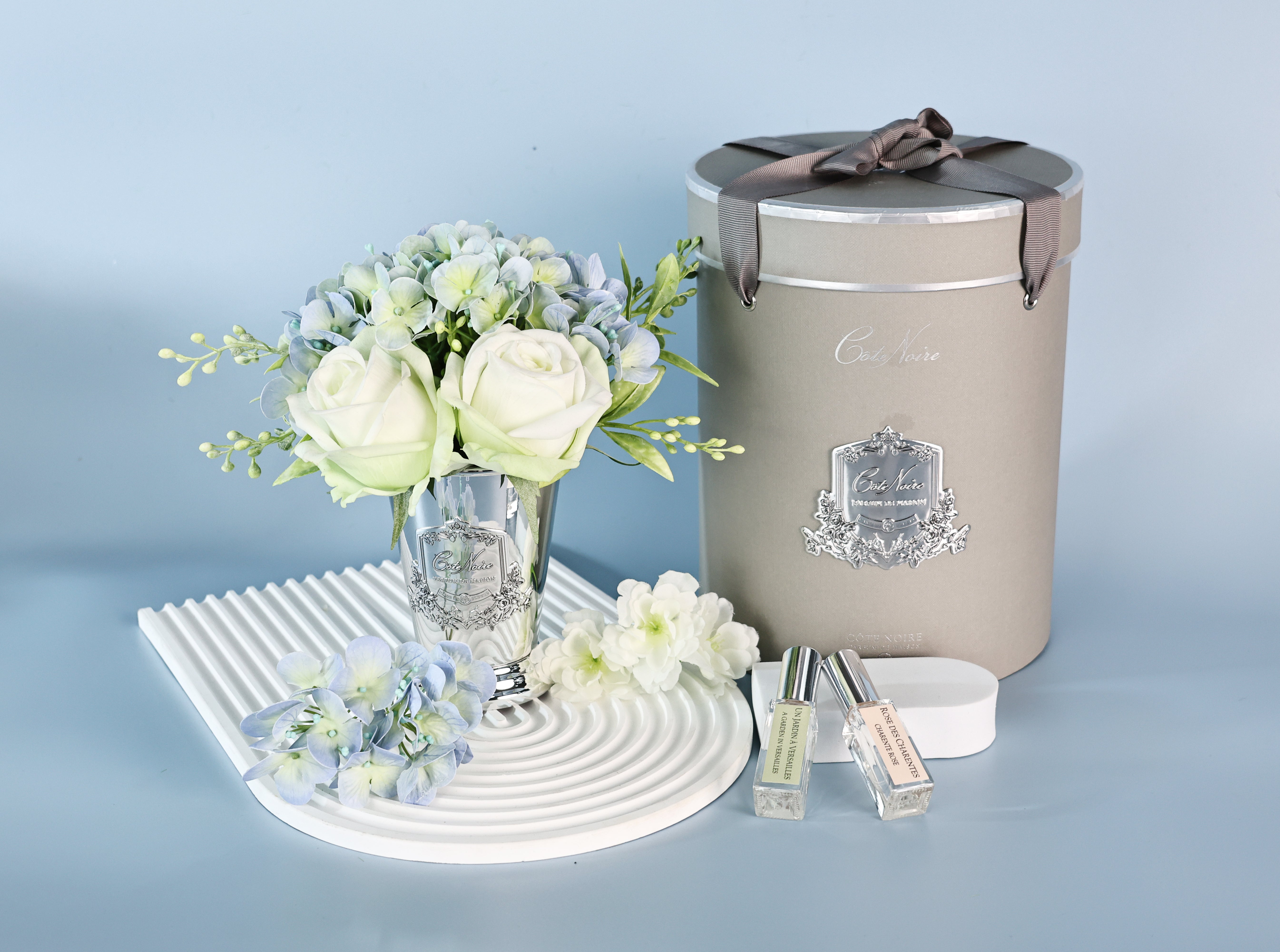 Côte Noire SPS16 posy bleu Summer Roses vase silver