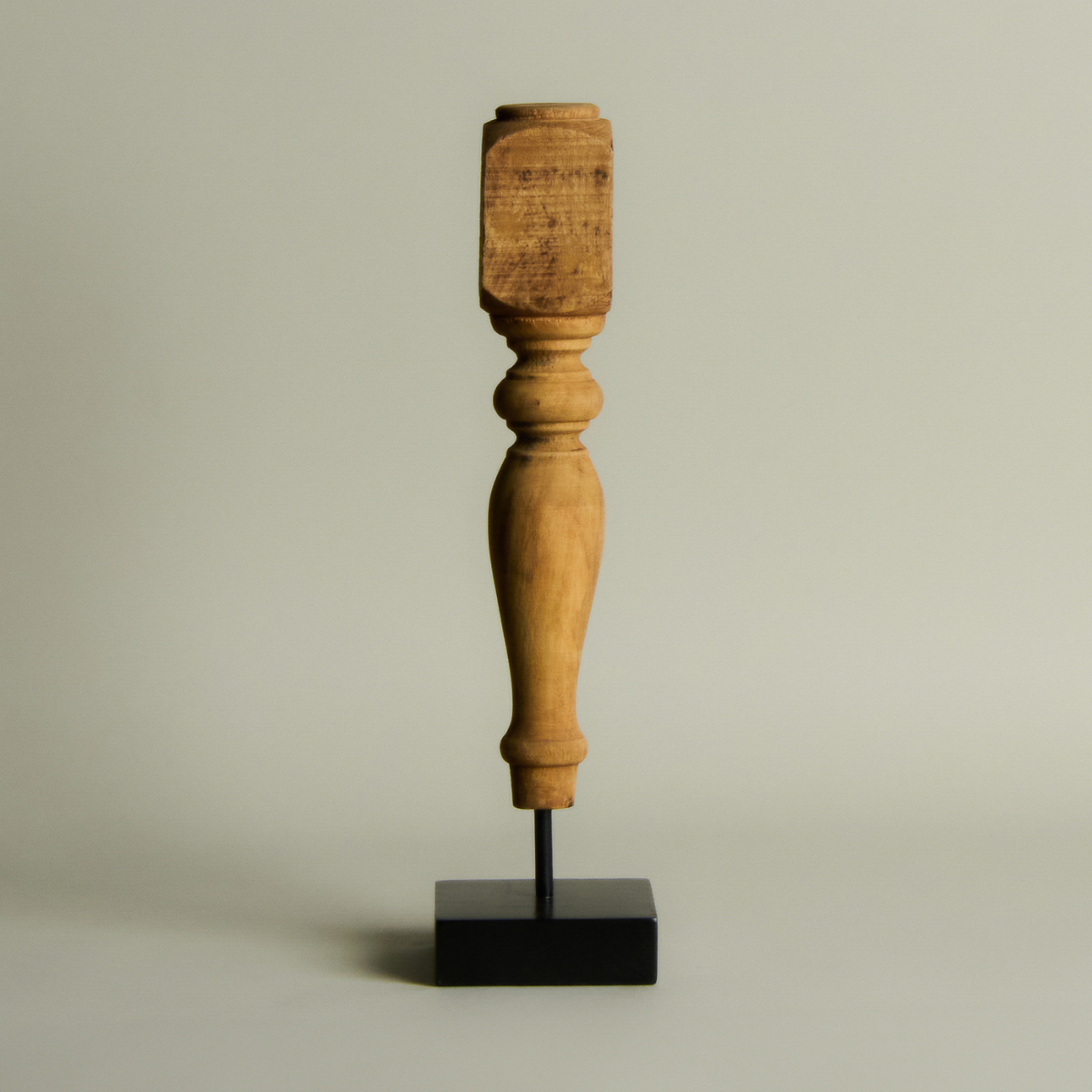 Sia Statue bois marron 40 cm sur pied métal