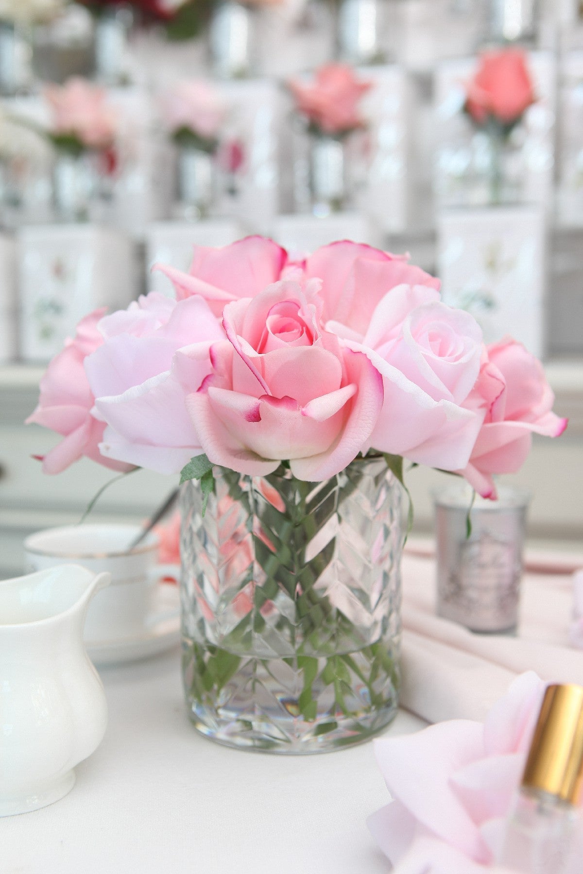Côte Noire Herringbone HCF09 roses mixtes vase transparent