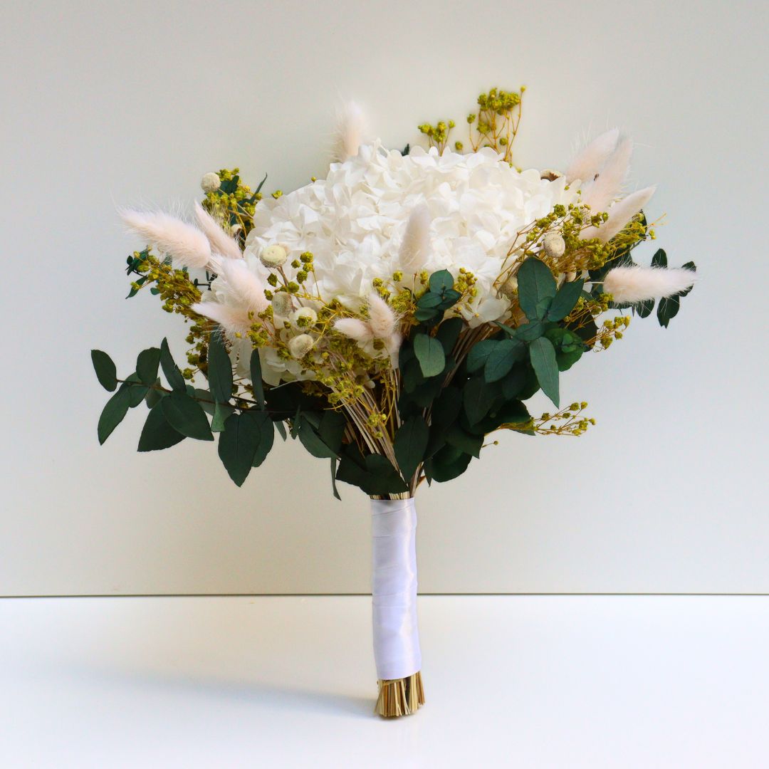 Ateliers Ouchamp Mariage Mur des Je t'aime bouquet mariée blanc