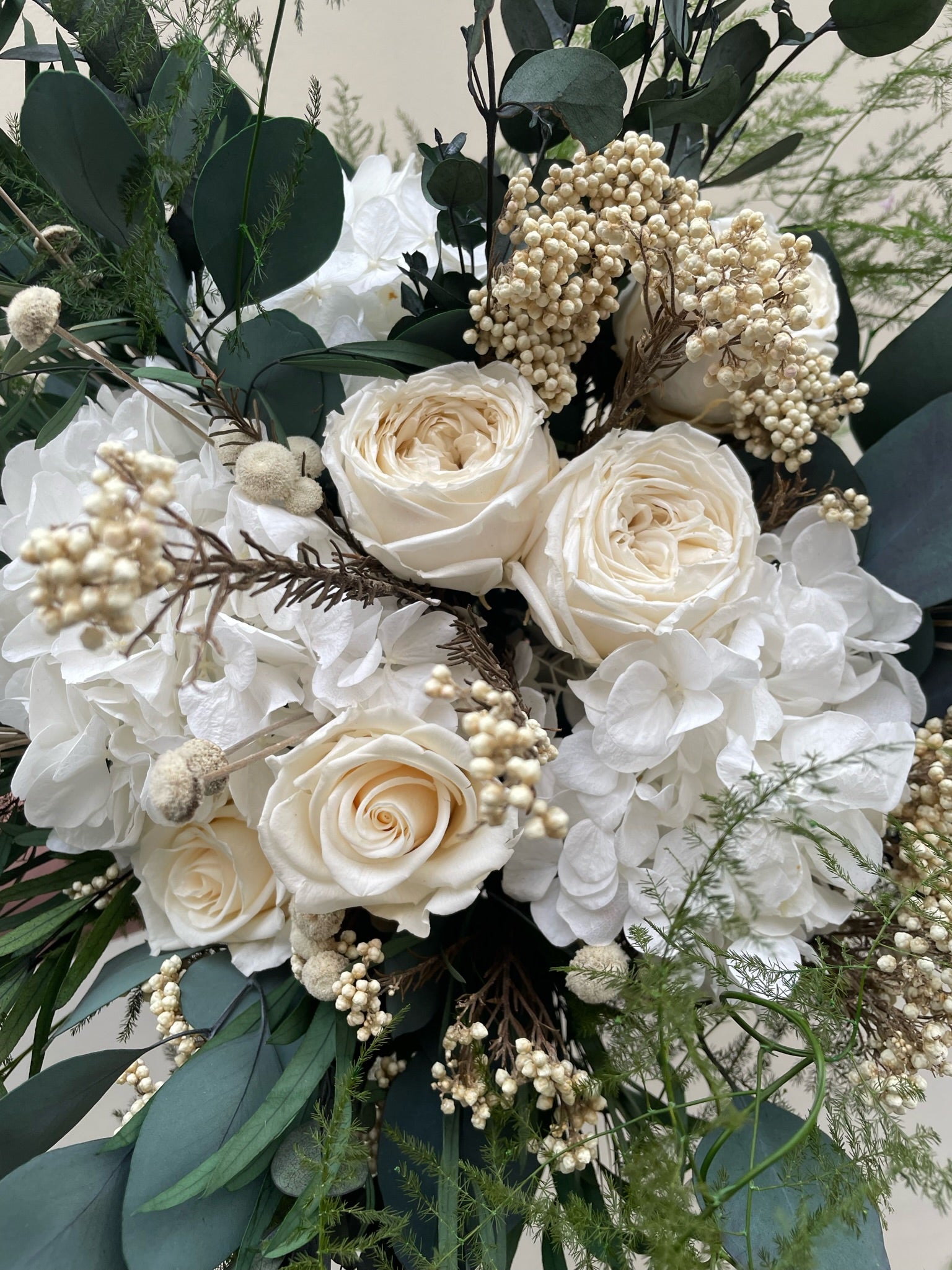 Ateliers Ouchamp Exelmans bouquet blanc 40 cm roses