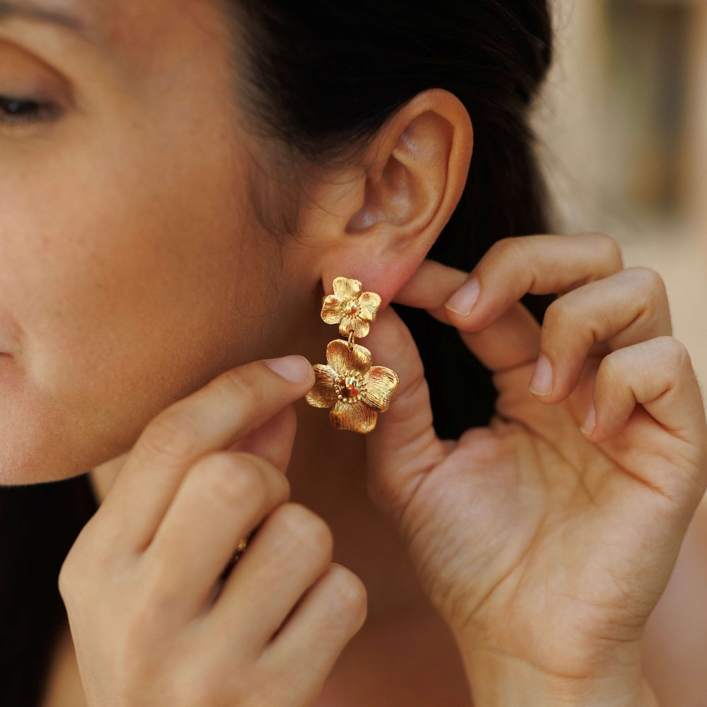 Flowrette Bertille grandes boucles oreilles plaqué or fleurs