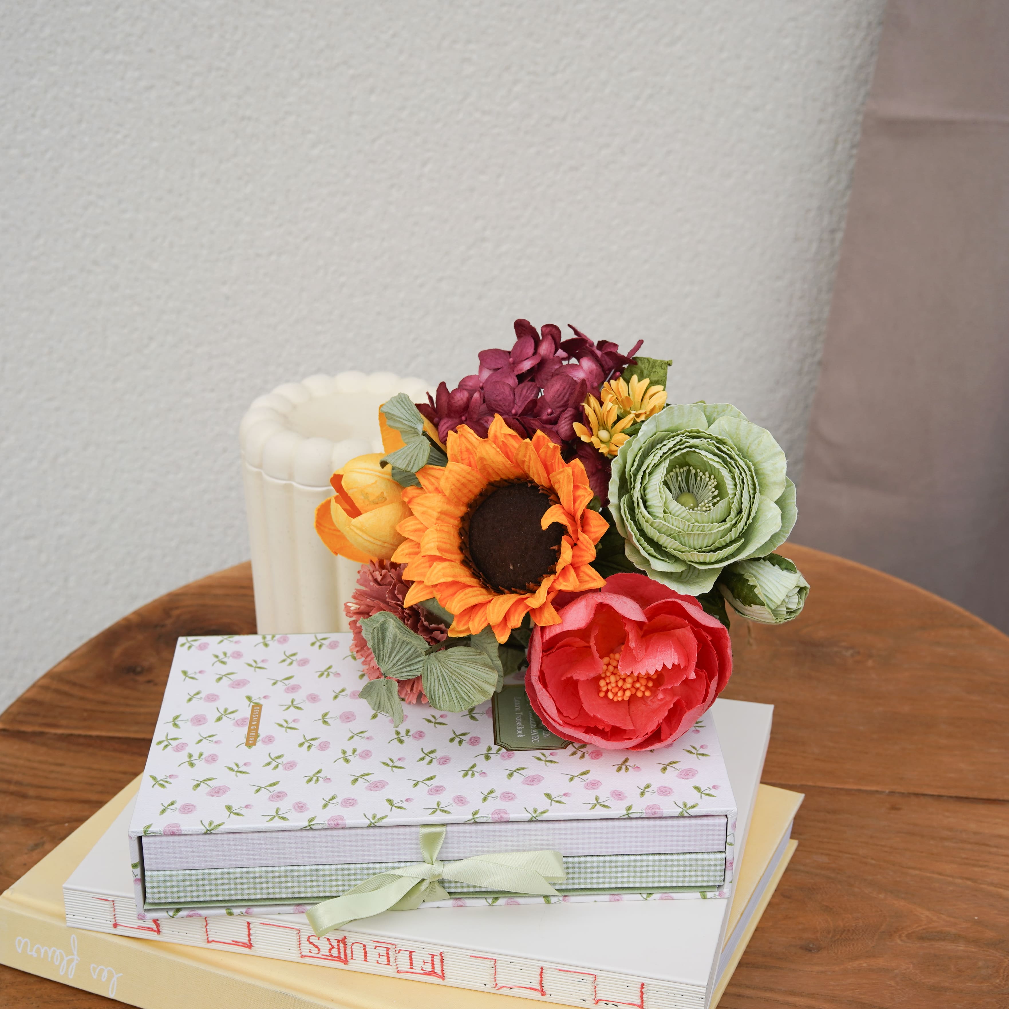 Flowrette Turner bouquet fleurs en papier jaune