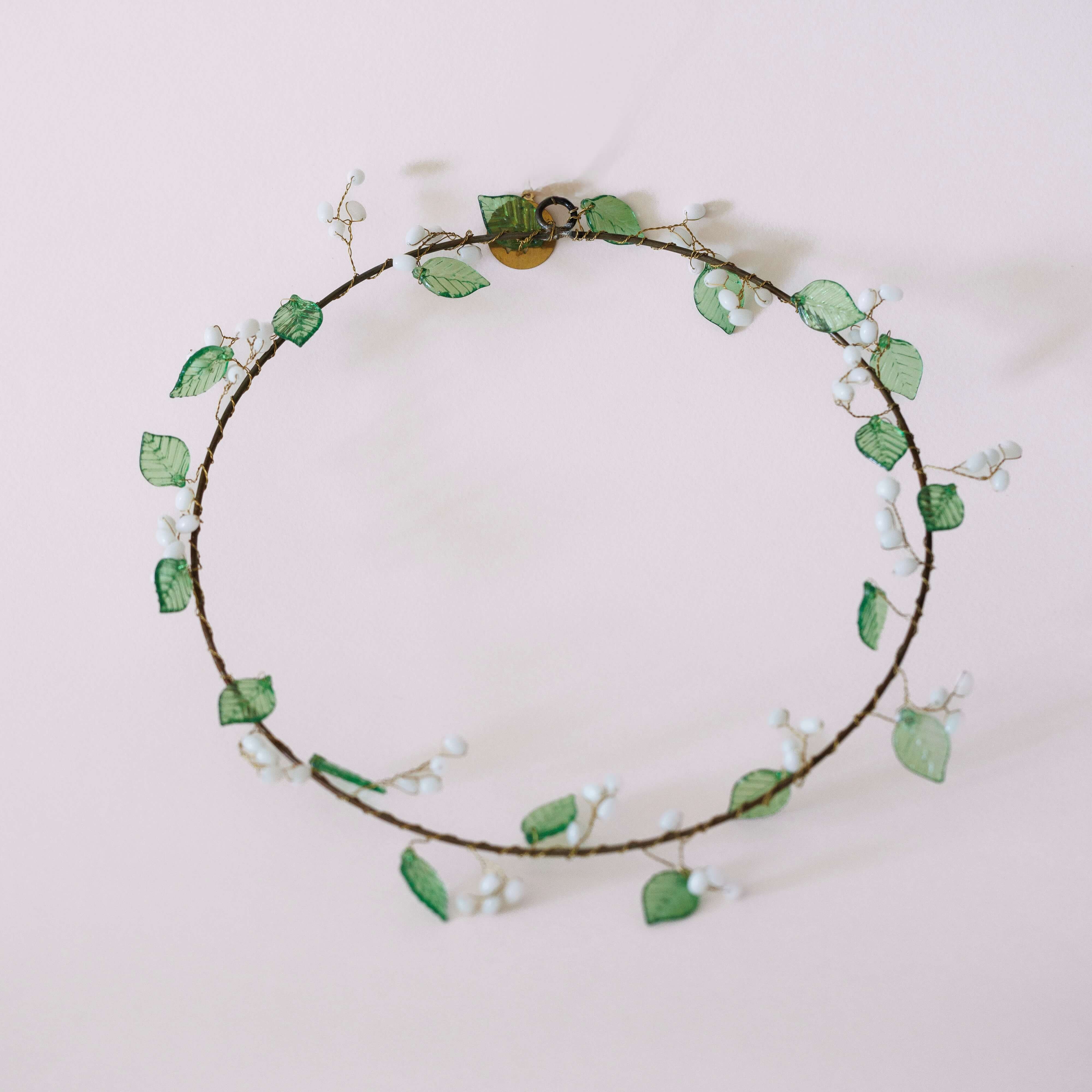 Flowrette Décoration Couronne Anaya perles verre laiton verte