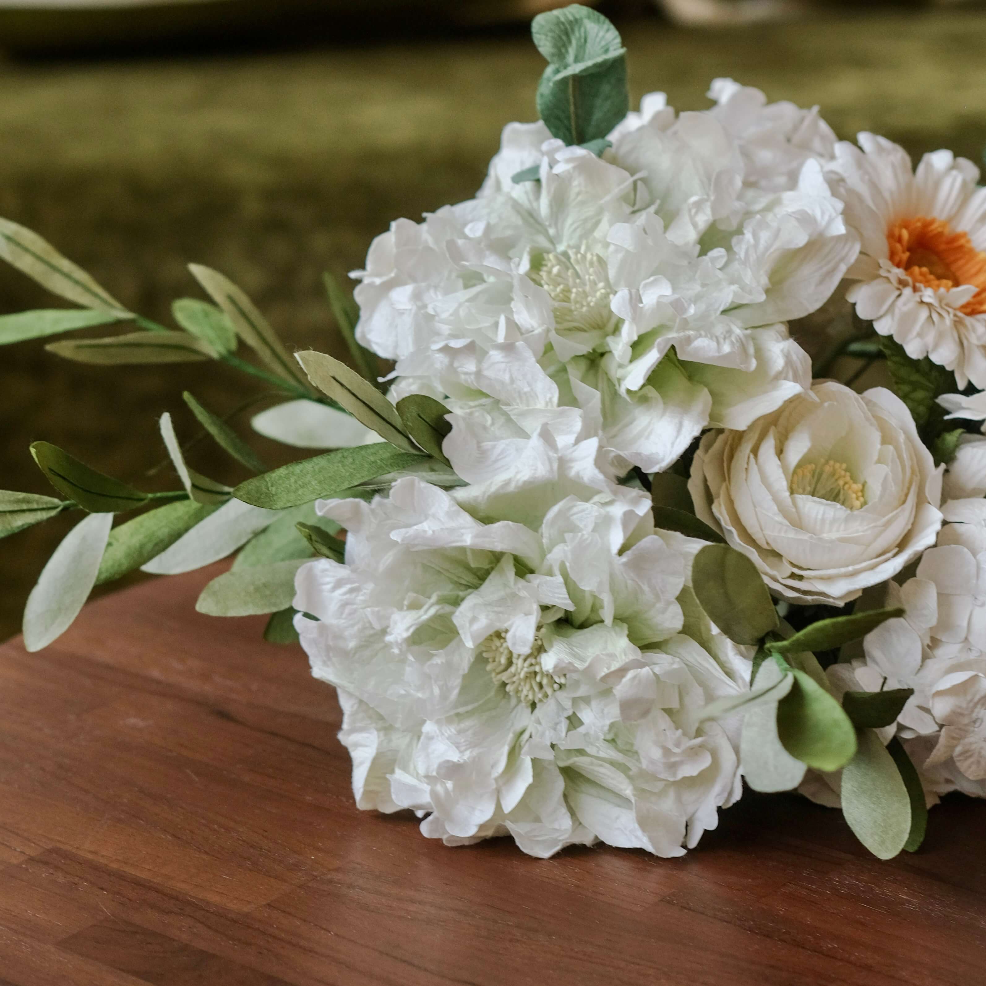 Flowrette Alma bouquet fleurs papier blanc hortensia
