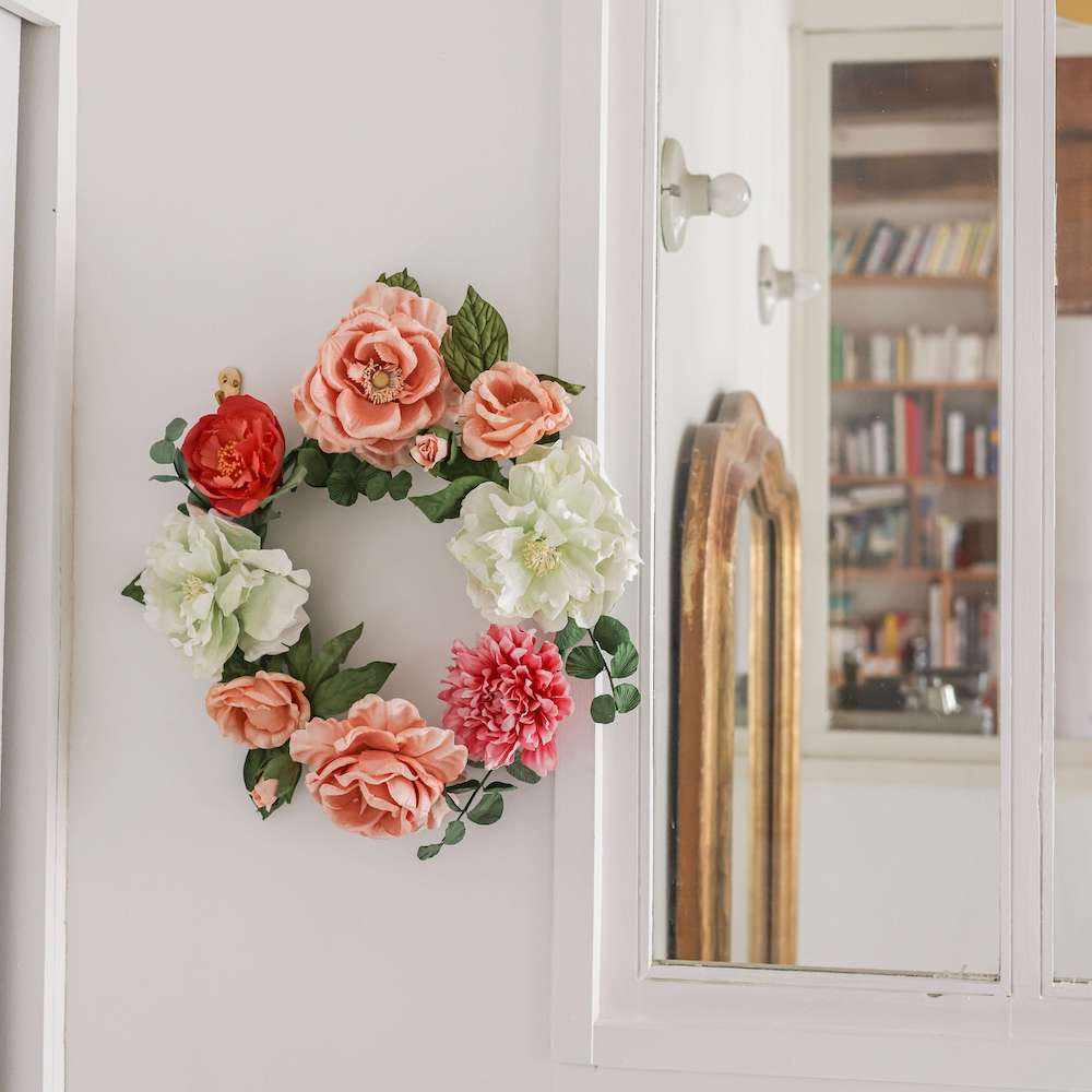 Flowrette Fleurs en papier Monet couronne murale 45 cm rose
