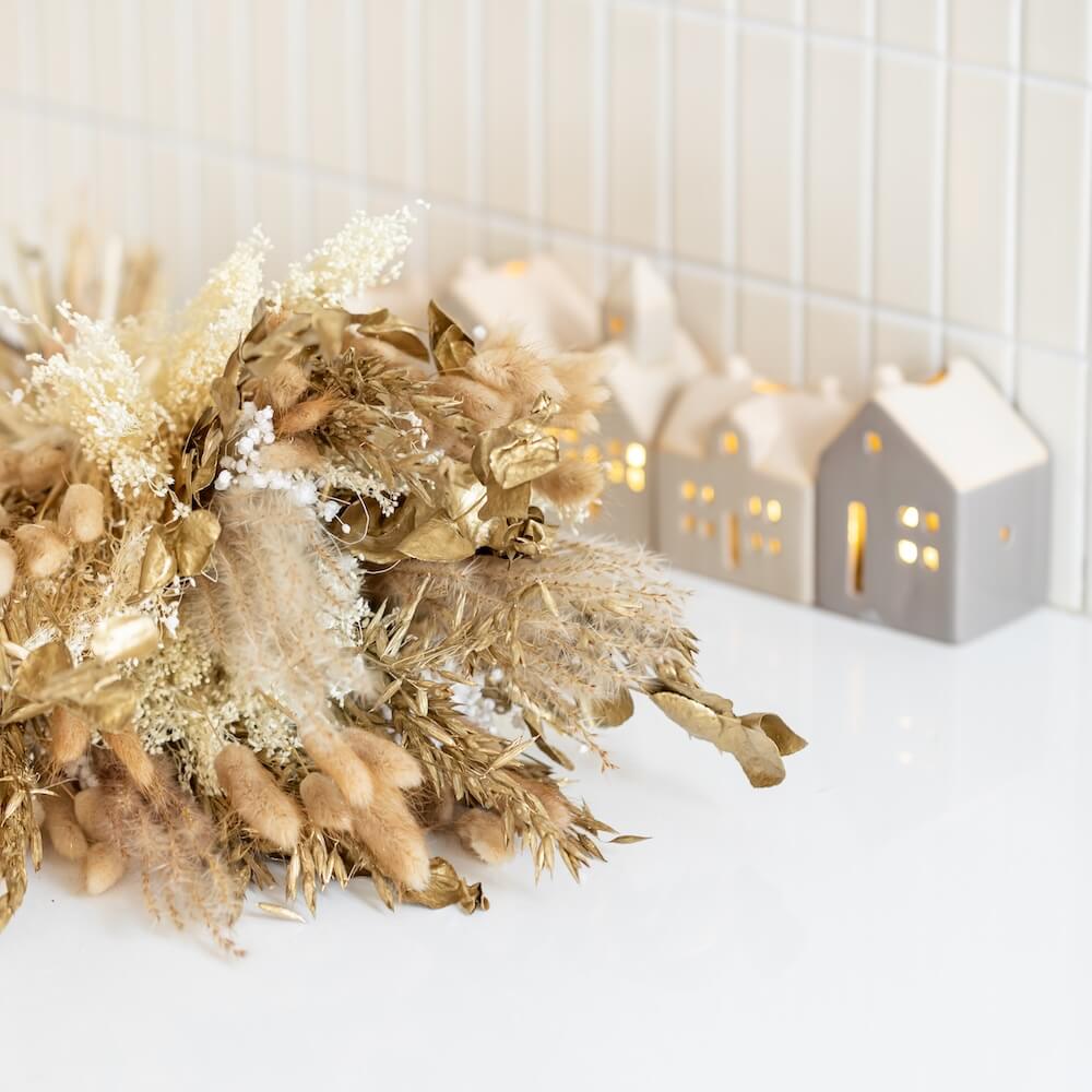 Flowrette Fleurs séchées Bouquet de Noël doré eucalyptus
