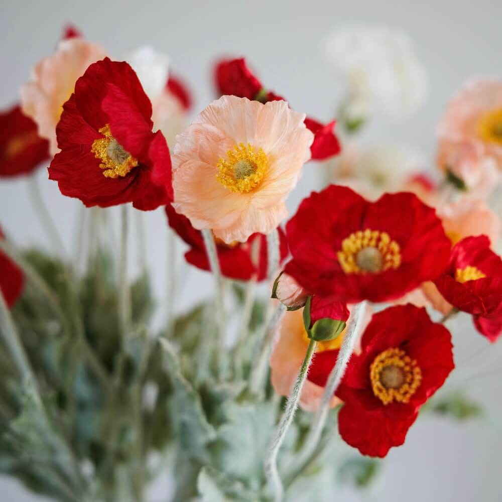 Flowrette Pavots bouquet artificiel corail rouge blanc