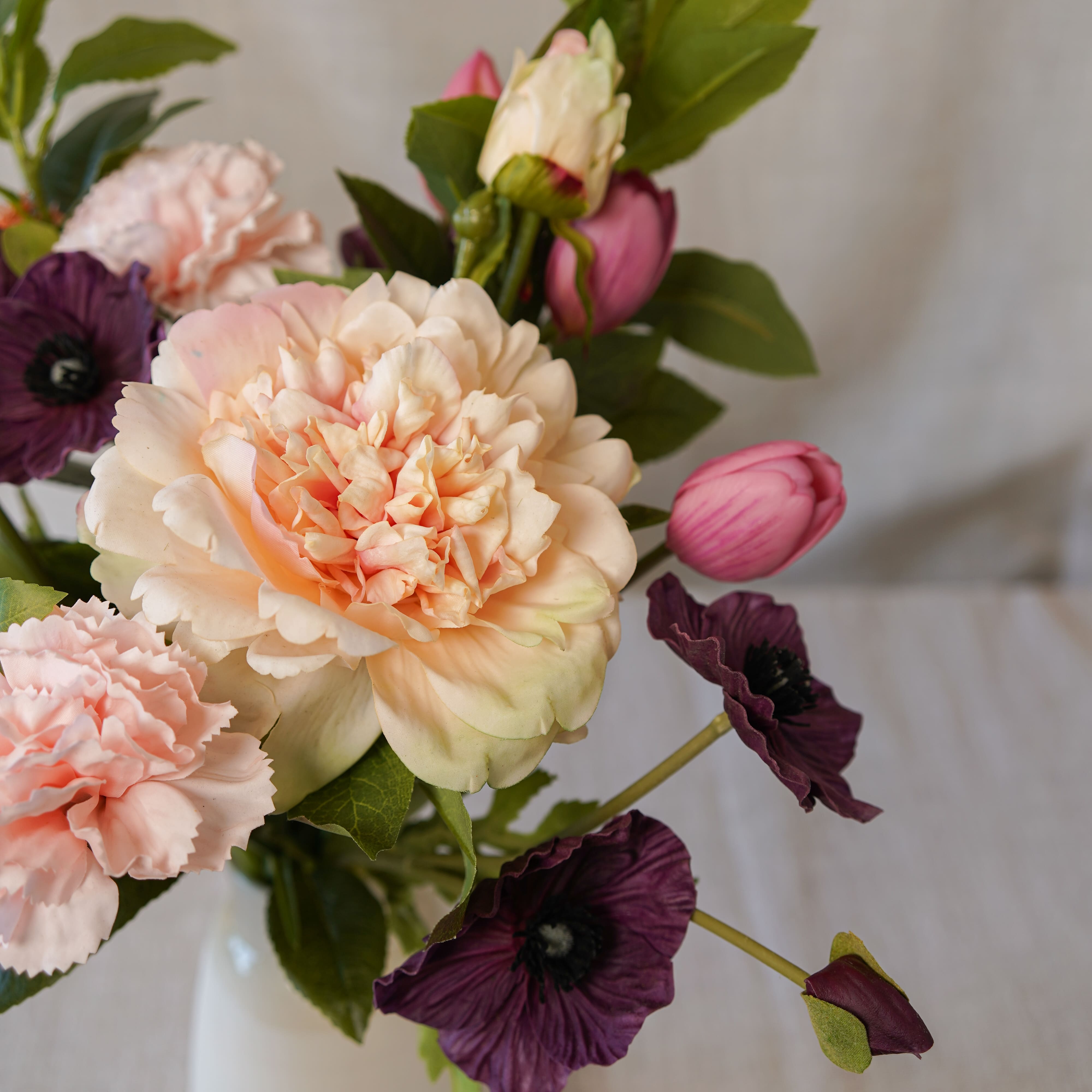 Flowrette Morgane bouquet artificiel pivoine violet rose