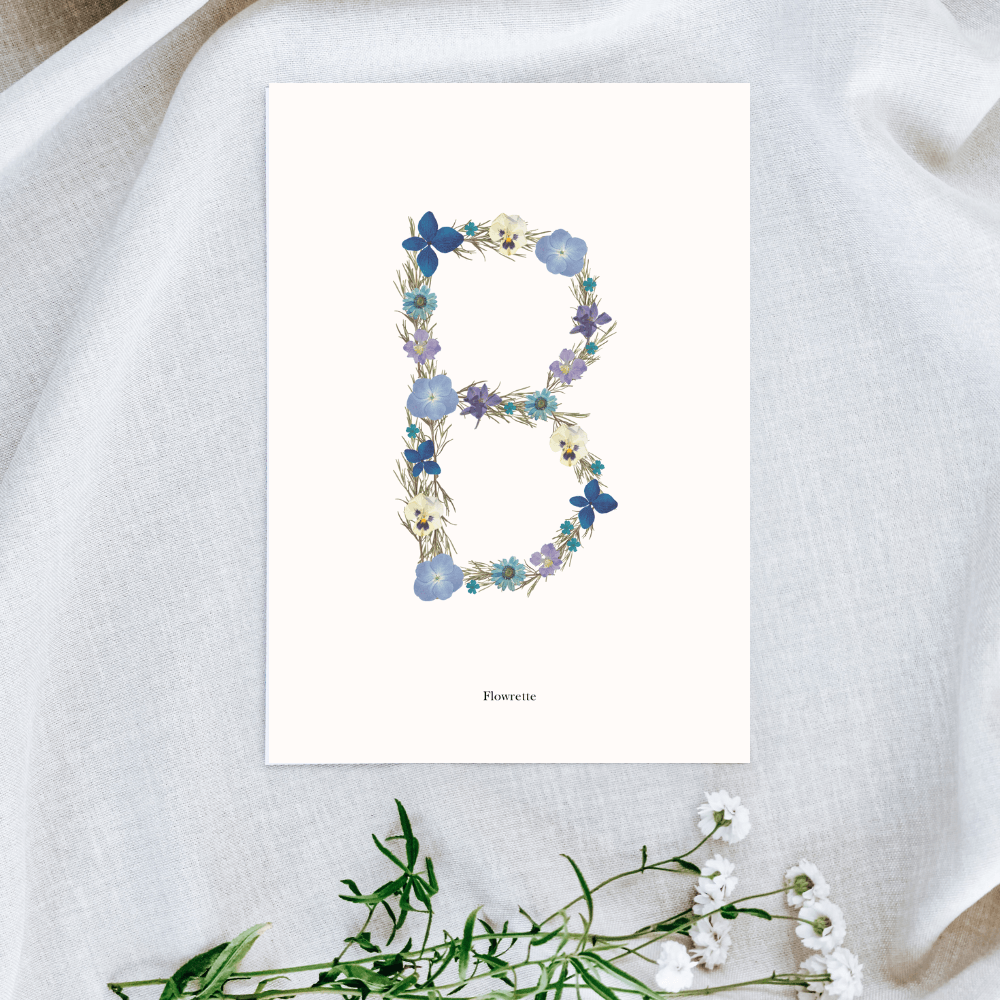 Flowrette Décoration affiche lettre bleue A5 herbier naissance