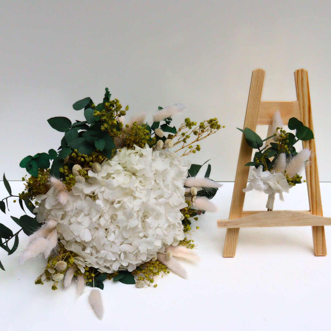 Ateliers Ouchamp Mariage Mur des Je t'aime bouquet mariée blanc