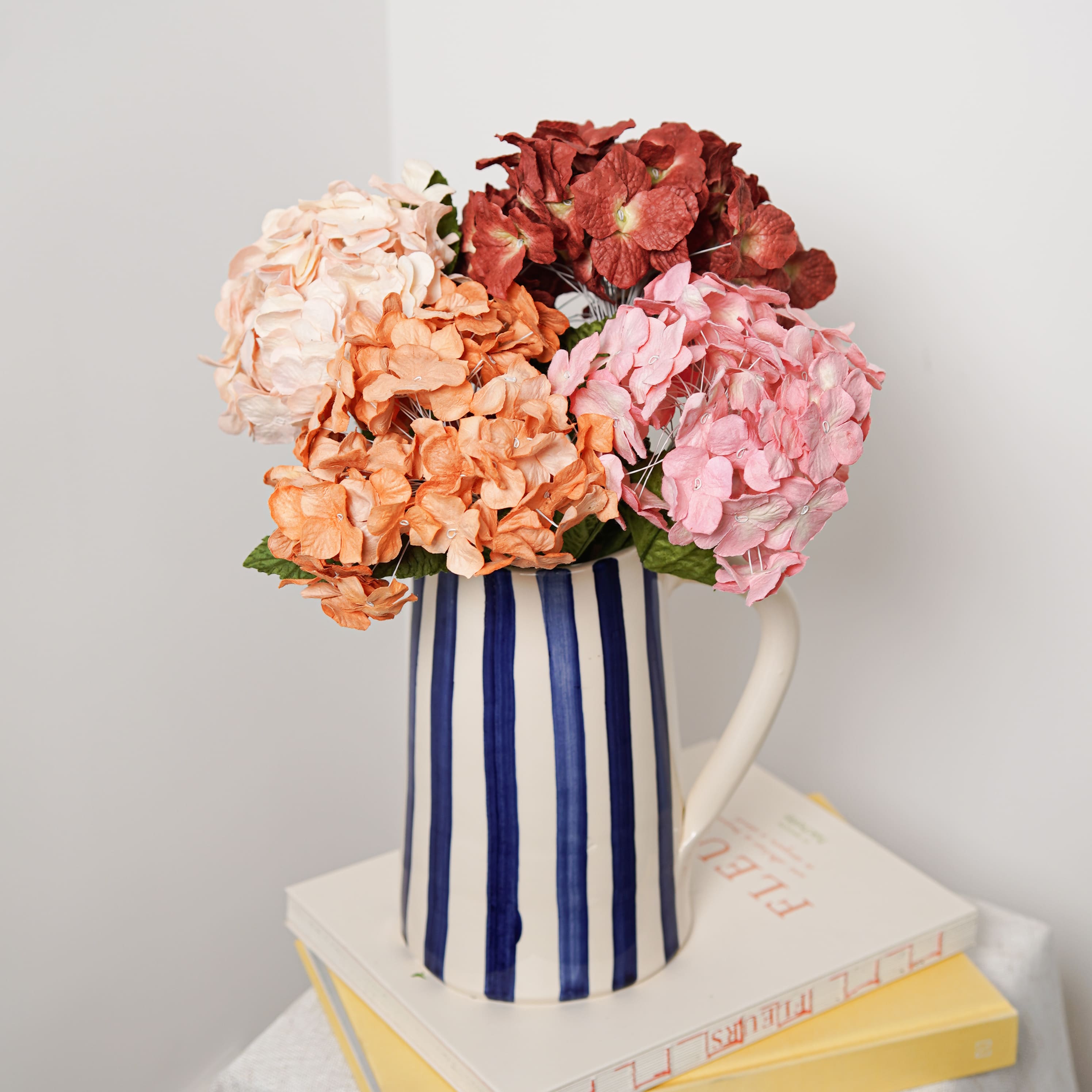 Flowrette Vases carafe rayée bleue céramique vase pichet fait main