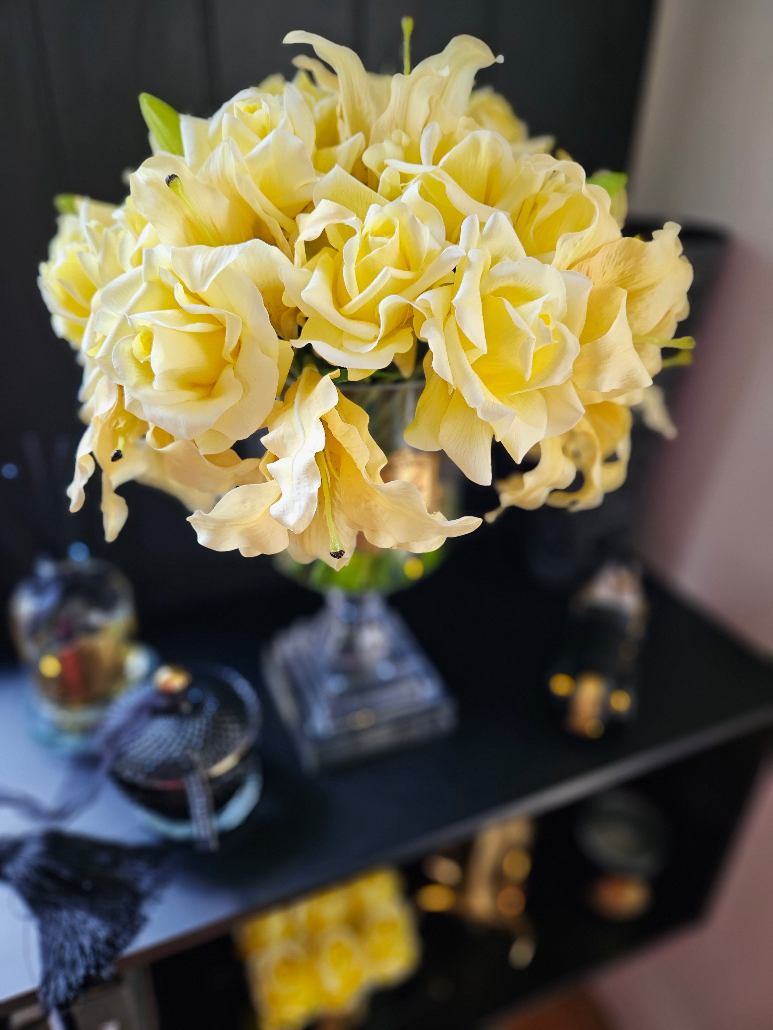 Côte Noire Versailles VLR08 bouquet lys roses jaunes artificiel
