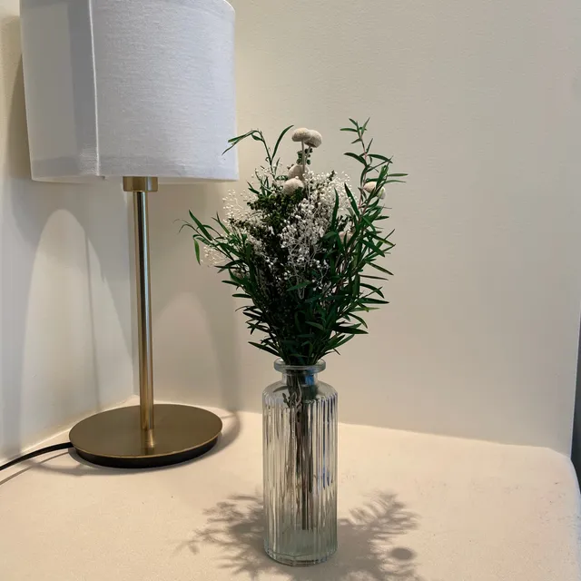 Ateliers Ouchamp Rue d'Oslo bouquet stabilisé rose avec vase