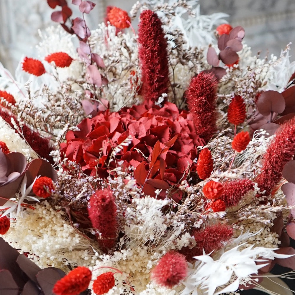 Flowrette Bel Amour bouquet séché rouge taille M