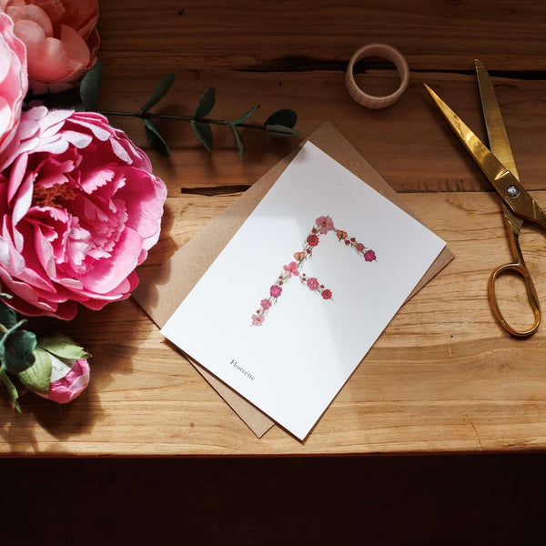 Flowrette Carte herbier lettre rose A6 avec enveloppe