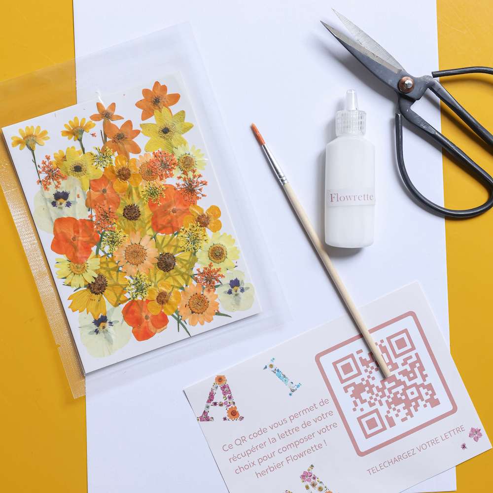 Flowrette Herbier kit DIY fleurs pressées jaune lettre